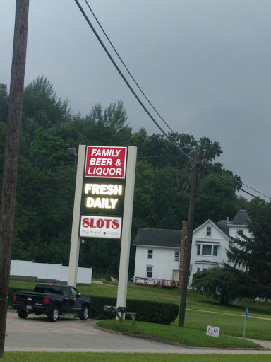 Beer Store «Family Beer & Liquor Store», reviews and photos, 20200 US Rte 20 Frontage Rd, East Dubuque, IL 61025, USA