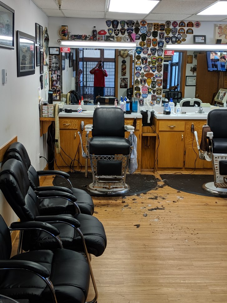 TR's Barber Shop 55044