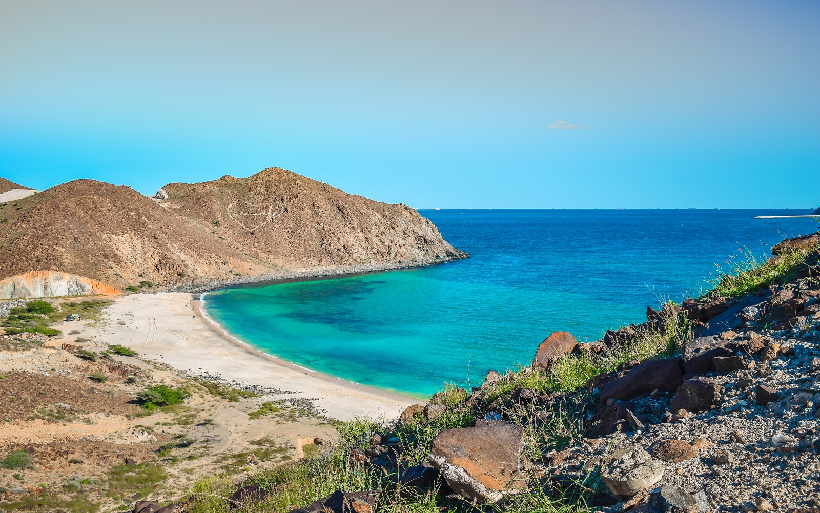 Photo of Khorfakkan Heart Beach with turquoise pure water surface