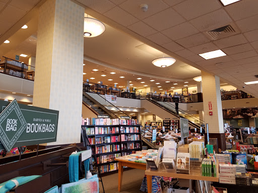 Book Store «Barnes & Noble», reviews and photos, 91 Old Country Rd, Carle Place, NY 11514, USA