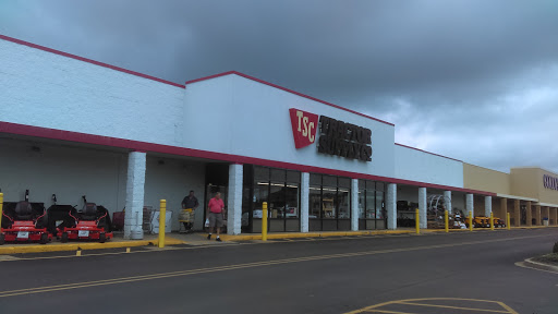 Home Improvement Store «Tractor Supply Co.», reviews and photos, 405 E Clifty Dr, Madison, IN 47250, USA