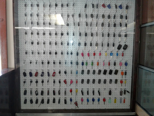 Window Tinting Service «Covington Highway Locksmith & Remotes», reviews and photos, 4971 Covington Hwy, Decatur, GA 30035, USA