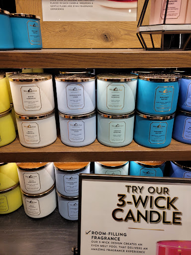 Beauty Supply Store «Bath & Body Works», reviews and photos, 2125 14th Ave SE, Albany, OR 97322, USA