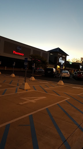 Shopping Mall «Meadowthorpe Shopping Center», reviews and photos, 1600 Leestown Rd, Lexington, KY 40511, USA