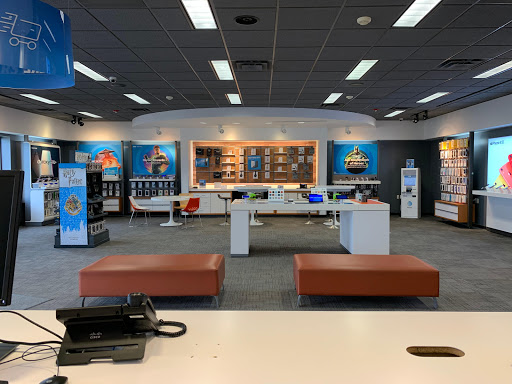 Cell Phone Store «AT&T», reviews and photos, 3108 Vestal Pkwy E, Vestal, NY 13850, USA