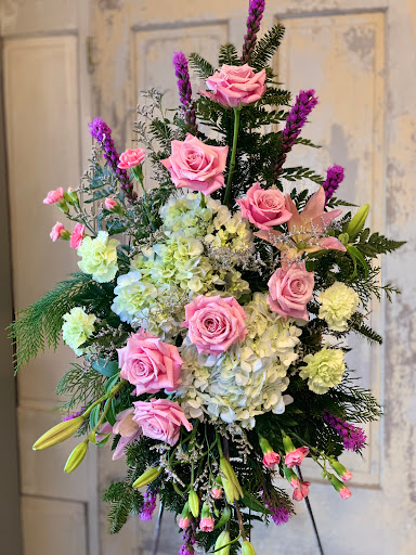 Florist «Horse Feathers Floral Design», reviews and photos, 40 High St, Mt Holly, NJ 08060, USA