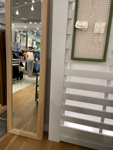 Clothing Store «AEO & Aerie Store», reviews and photos, 825 Dulaney Valley Rd #116, Towson, MD 21204, USA