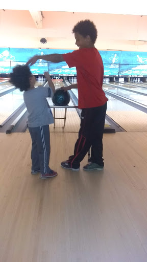 Bowling Alley «Mt Hood Lanes», reviews and photos, 2311 E Powell Blvd, Gresham, OR 97080, USA