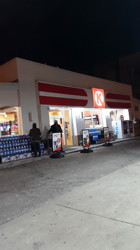 Gas Station «Circle K», reviews and photos, 801 W Addison St, Chicago, IL 60613, USA