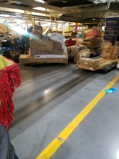 Shipping and Mailing Service «FedEx Ship Center», reviews and photos, 21600 Melrose Ave, Southfield, MI 48075, USA