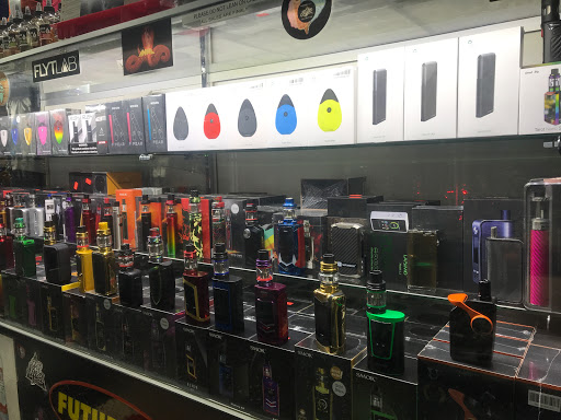 Tobacco Shop «The Hub Smoke Shop & Gifts», reviews and photos, 6410 N Oak Trafficway, Kansas City, MO 64118, USA