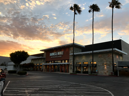 Book Store «Barnes & Noble», reviews and photos, 5183 N Montclair Plaza Ln, Montclair, CA 91763, USA