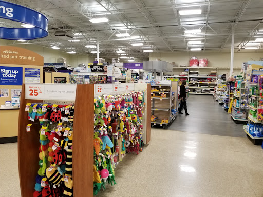 Pet Supply Store «PetSmart», reviews and photos, 4749 Valley View Blvd NW, Roanoke, VA 24012, USA