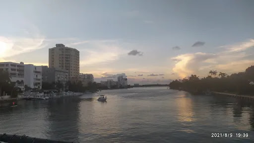 Kosher Grocery Store «KOSHERLAND», reviews and photos, 9467 Harding Ave, Surfside, FL 33154, USA