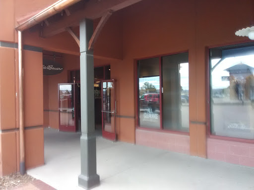 Clothing Store «Eddie Bauer Outlet», reviews and photos, 5050 Factory Shops Blvd #930, Castle Rock, CO 80108, USA