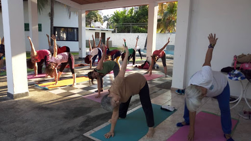Classes correct posture in Maracay