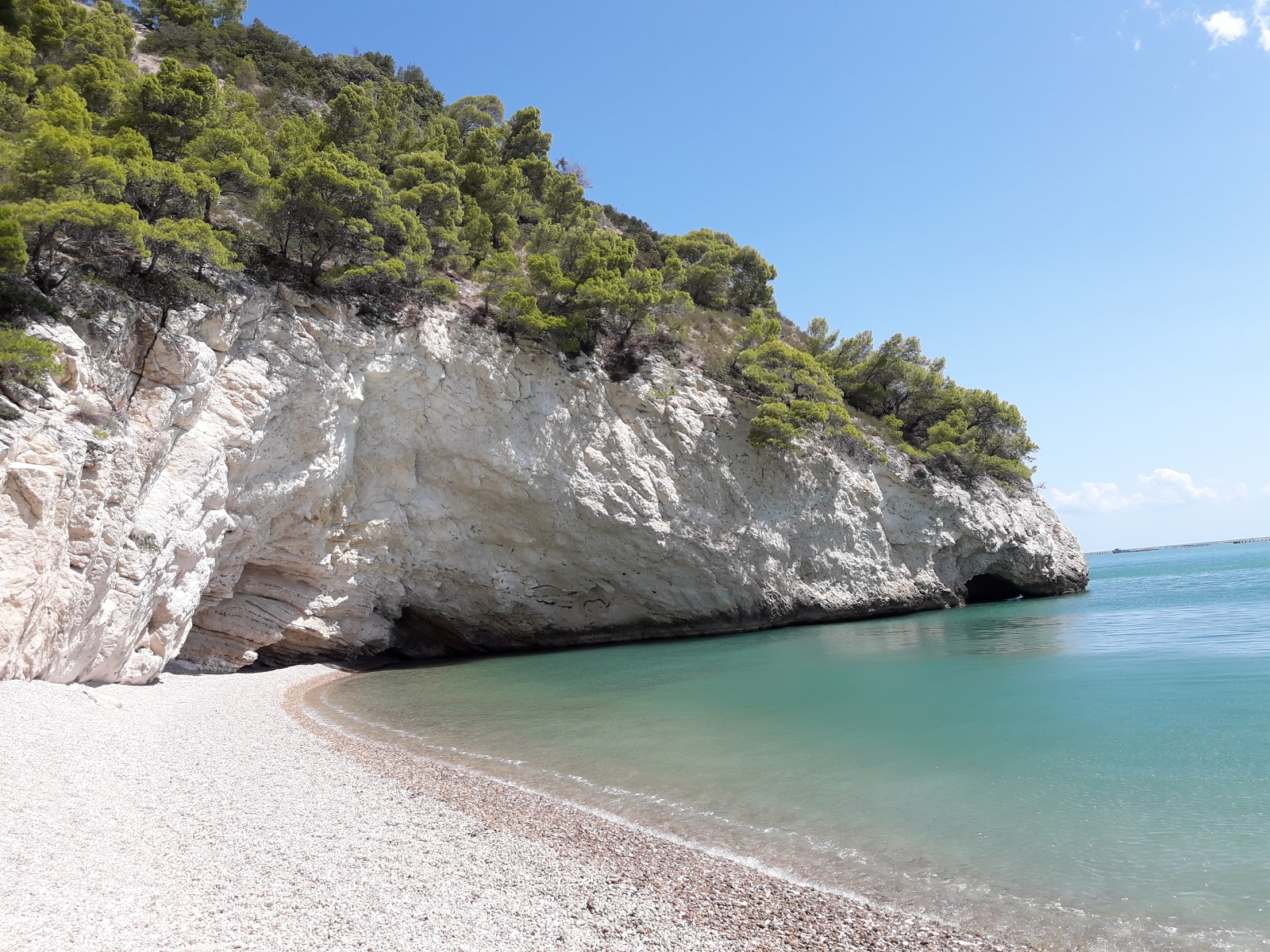 Valle delle Sirene'in fotoğrafı hafif ince çakıl taş yüzey ile