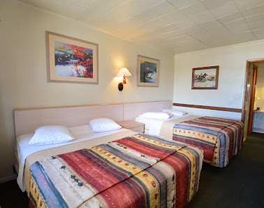 Western Hills Motel 1580 E Rte 66, Flagstaff, AZ 86001, United States