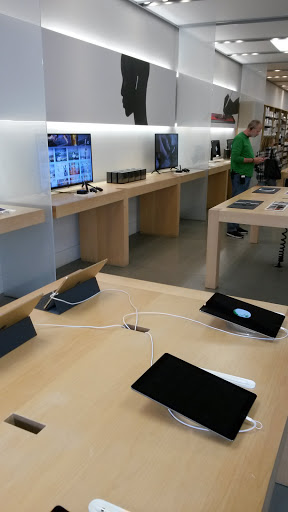 Computer Store «Apple Simi Valley», reviews and photos, 1555 Simi Town Center Way, Simi Valley, CA 93065, USA