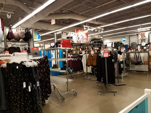 Clothing Store «Old Navy», reviews and photos, 400 S State Rd, Springfield, PA 19064, USA