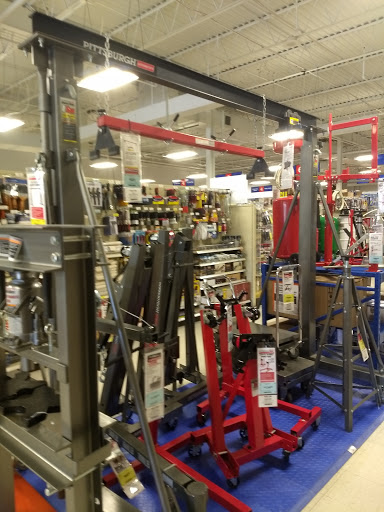 Hardware Store «Harbor Freight Tools», reviews and photos, 4600 Stadium Dr, Kalamazoo, MI 49008, USA