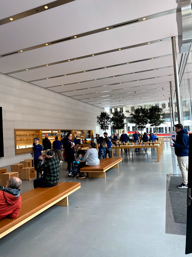 Computer Store «Apple Pioneer Place», reviews and photos, 450 SW Yamhill St, Portland, OR 97204, USA