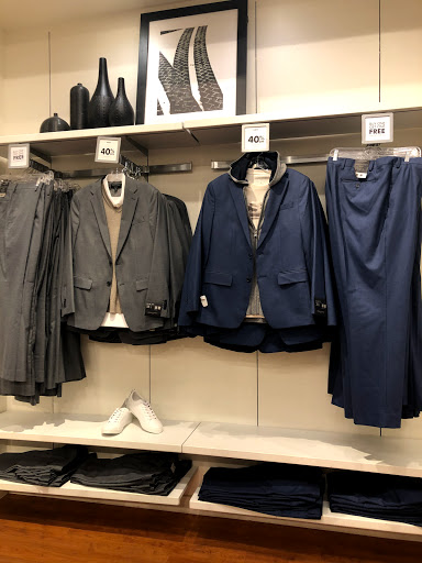 Clothing Store «Banana Republic Factory Store», reviews and photos, 407 N Alafaya Trail, Orlando, FL 32828, USA