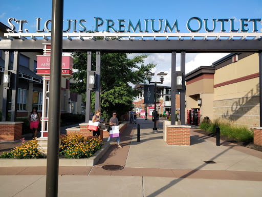 Shopping Mall «St. Louis Premium Outlets», reviews and photos, 18521 Outlet Blvd, Chesterfield, MO 63005, USA