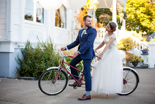 Weddings among vineyards in Portland