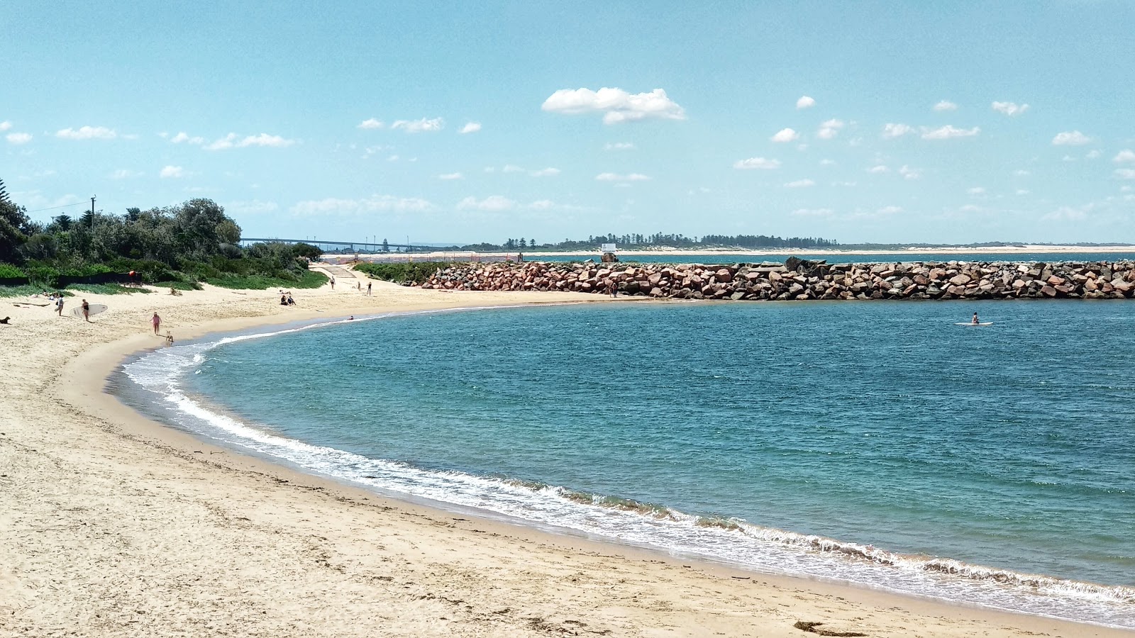Φωτογραφία του Little Park Beach με φωτεινή άμμος επιφάνεια