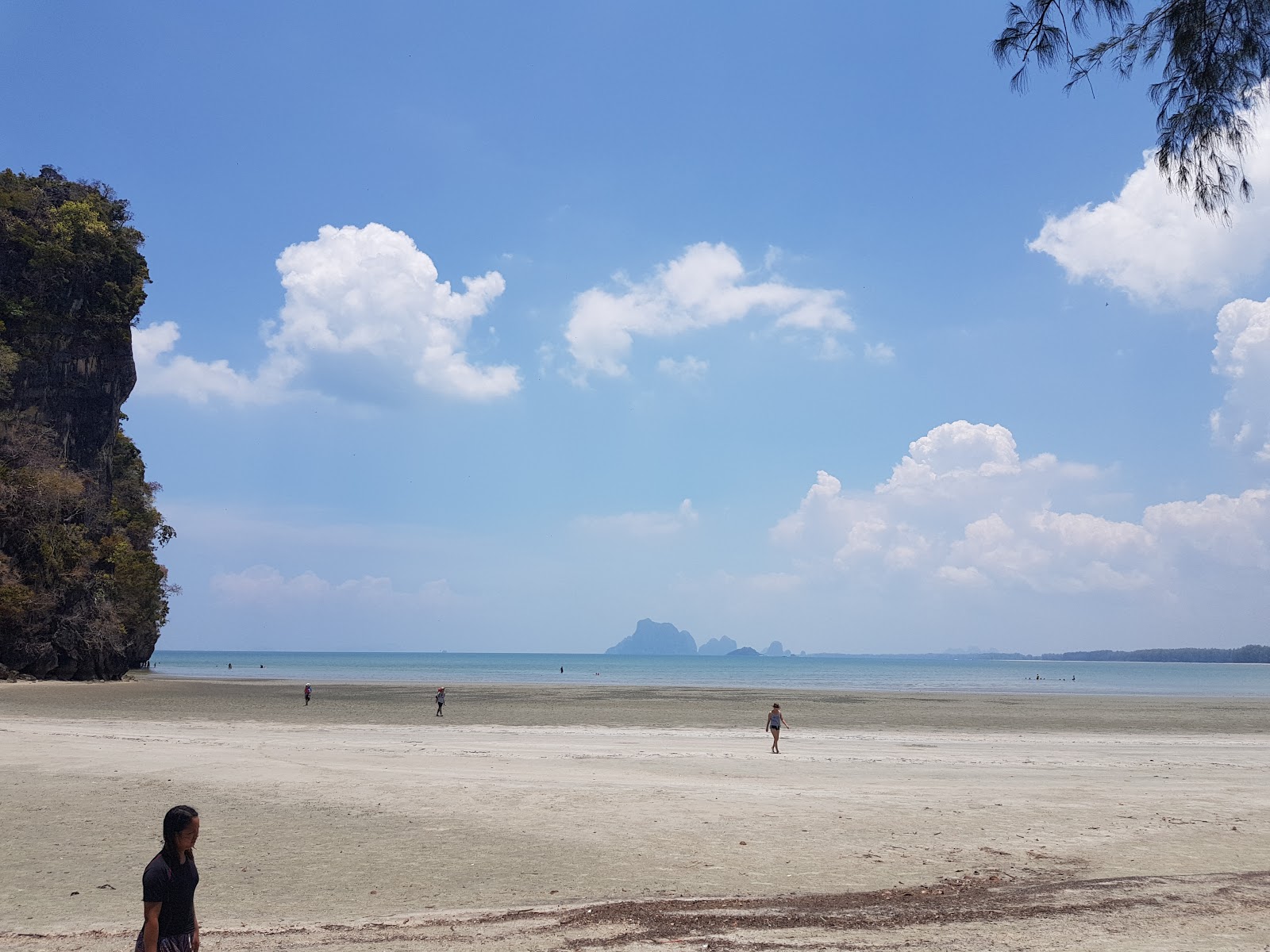 Koh Bae Na Beach'in fotoğrafı - rahatlamayı sevenler arasında popüler bir yer