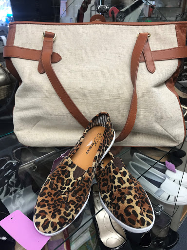 Thrift Store «Hope Chest Thrift Store», reviews and photos, 1215 8th Ave W, Bradenton, FL 34205, USA