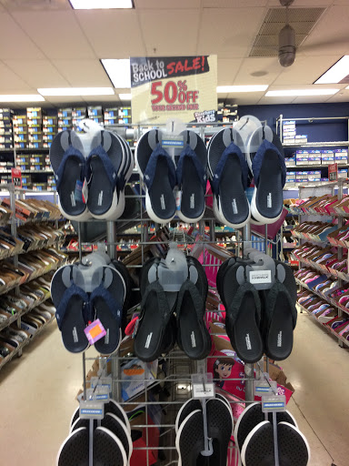 Shoe Store «SKECHERS Factory Outlet», reviews and photos, 931 E Commercial Blvd, Oakland Park, FL 33334, USA