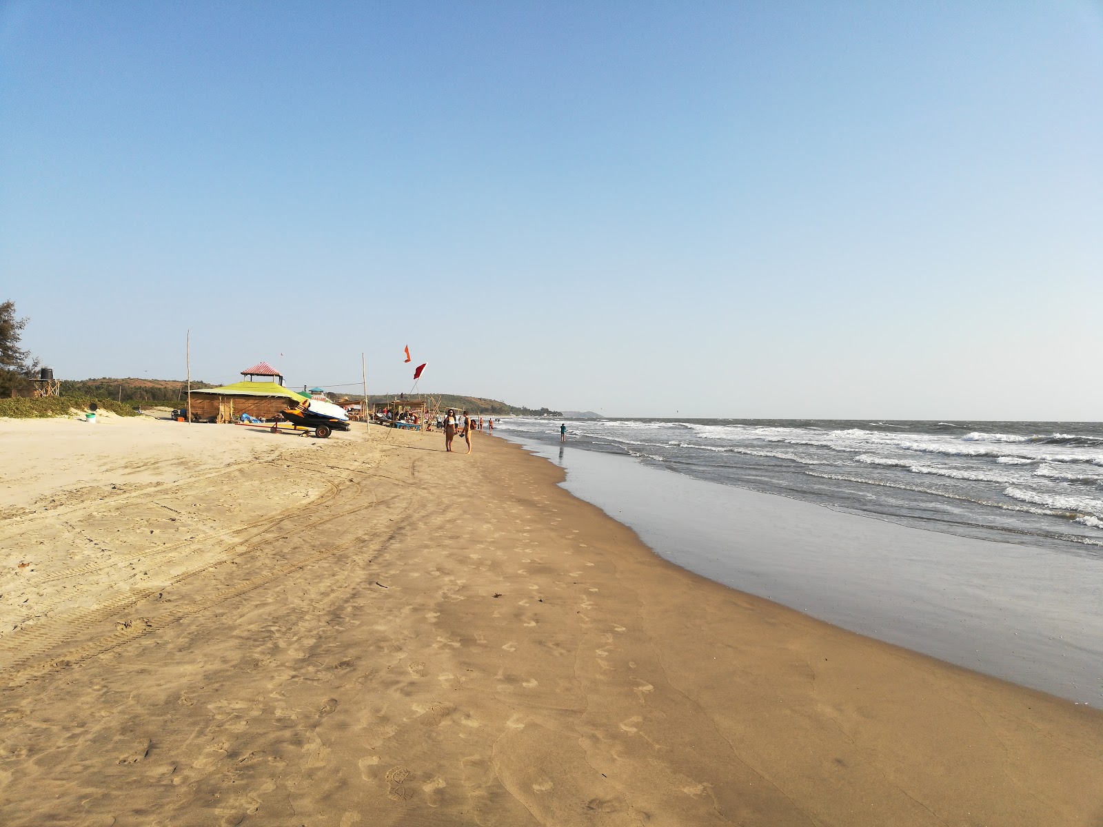 Photo of Mandrem Beach with turquoise water surface