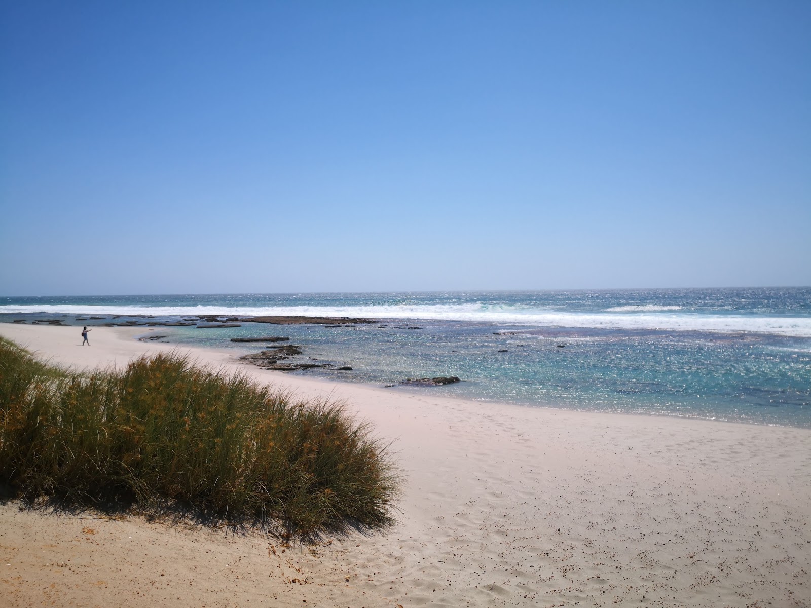 Blue Holes Beach的照片 带有碧绿色纯水表面