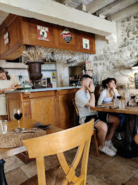 Atmosphère du Restaurant de spécialités provençales L'Escaladou à Arles - n°11