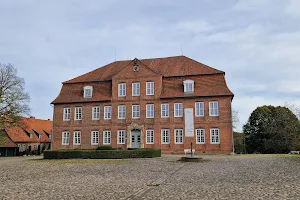 Plüschow castle image