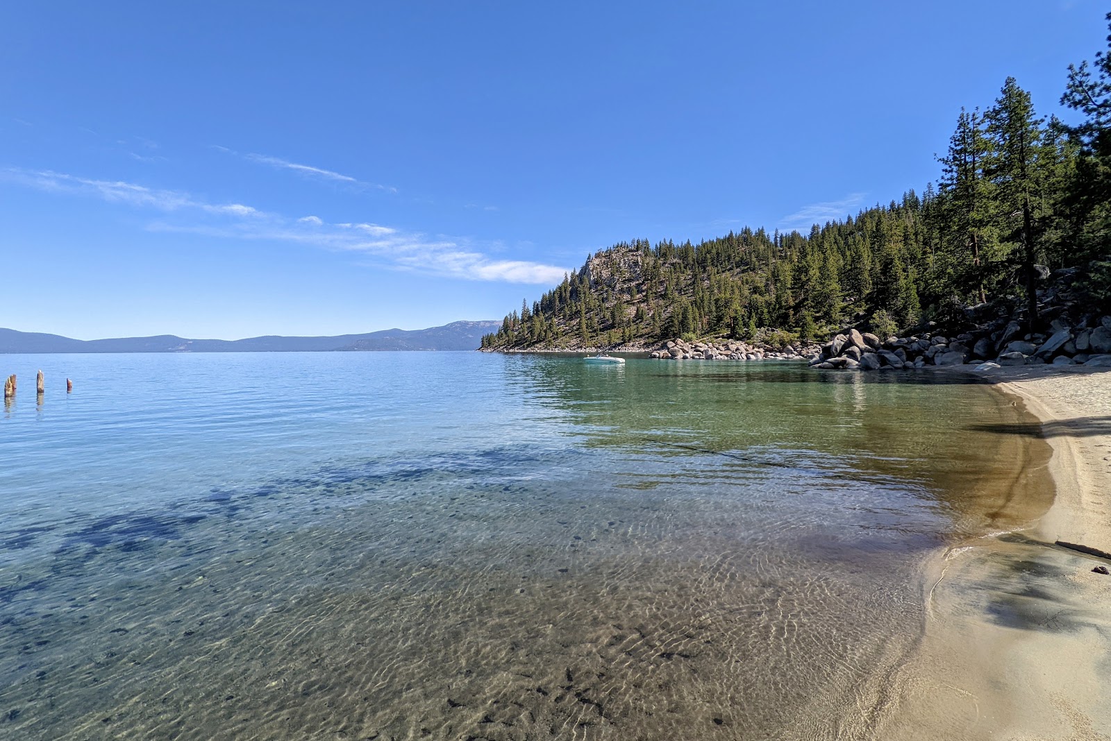 Foto von Skunk Harbor Beach mit eine gerade küstenlinie