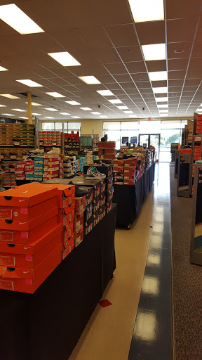 Shoe Store «Shoe Carnival», reviews and photos, 2100 S Gilbert Rd, Chandler, AZ 85233, USA