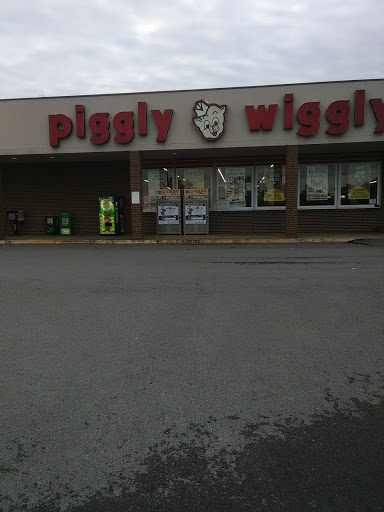 Grocery Store «Piggly Wiggly», reviews and photos, 3441 Fort Campbell Blvd # A, Clarksville, TN 37042, USA