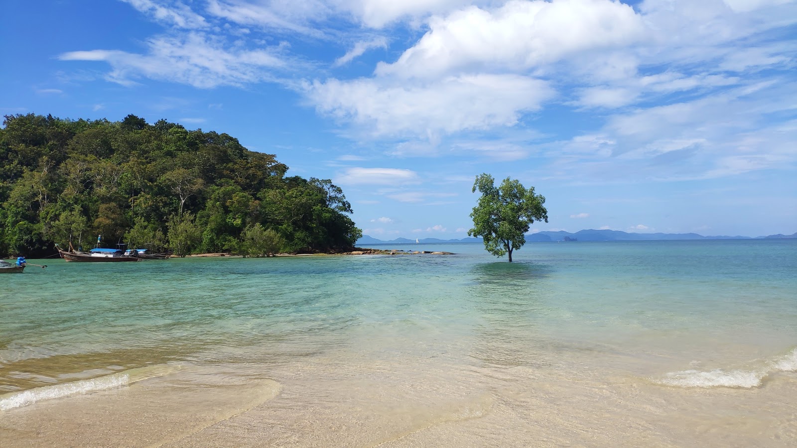 Klong Muang Beach photo #7