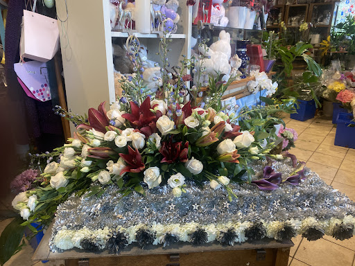 Florist «Roma Florist. free deliver purchase online. Www.romaflorist.com», reviews and photos, 11 Davis St, Oakville, CT 06779, USA