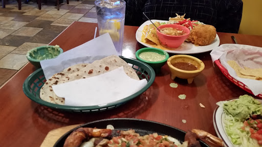 Mexican Restaurant «Los Cucos Mexican Restaurant», reviews and photos, 920 I-10, Seguin, TX 78155, USA