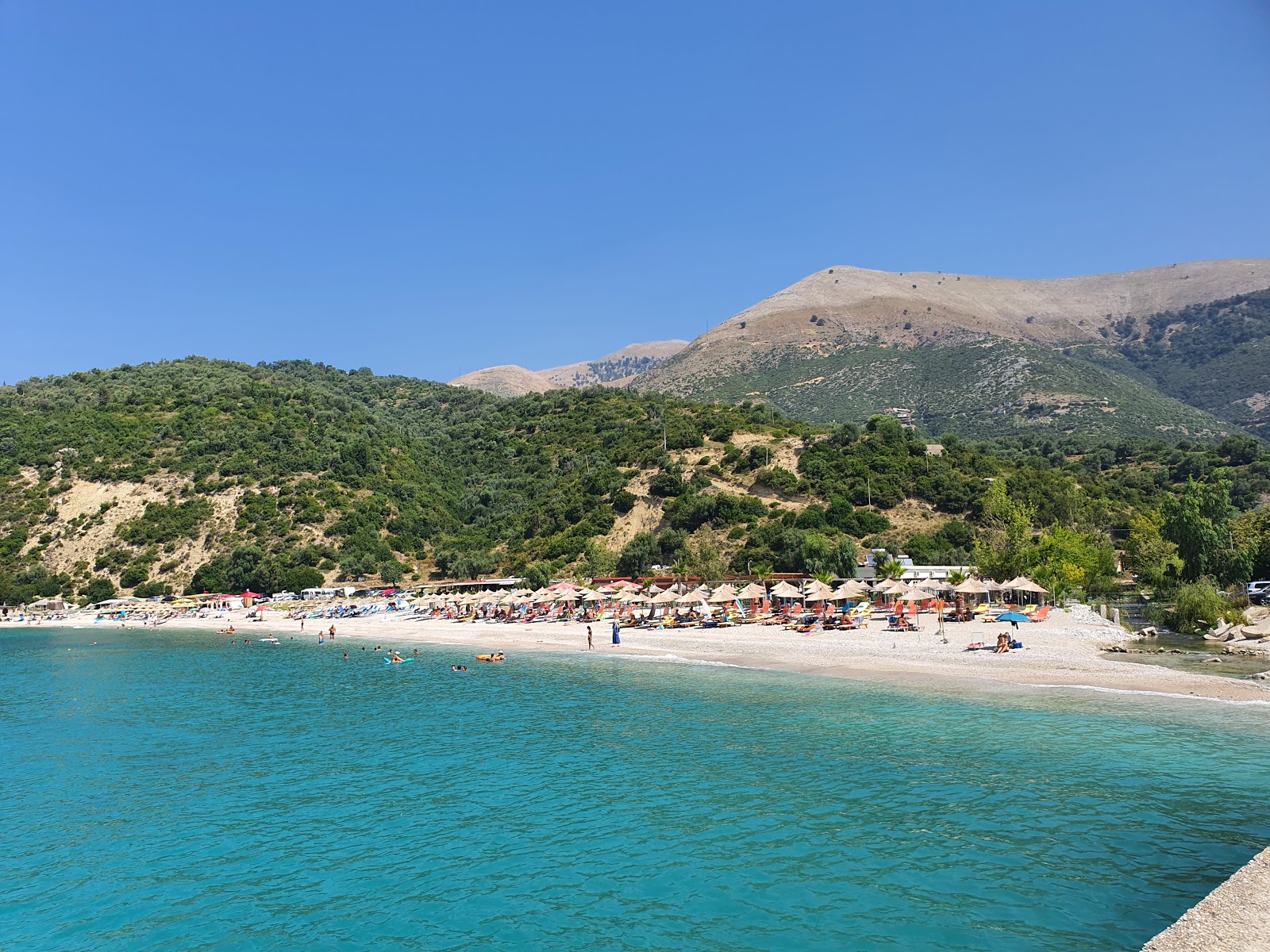 Foto di Spiaggia di Bunec con una superficie del piccoli ciottoli beige