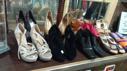 Thrift Store «Thrifty Nickel Tampa Thrift Store Re-Sale», reviews and photos, 7706 W Hillsborough Ave, Tampa, FL 33615, USA