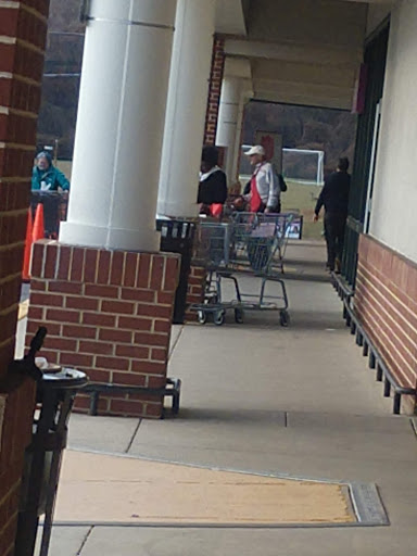 Shopping Mall «Ravenwood Shopping Center», reviews and photos, 910 Taylor Ave, Towson, MD 21286, USA