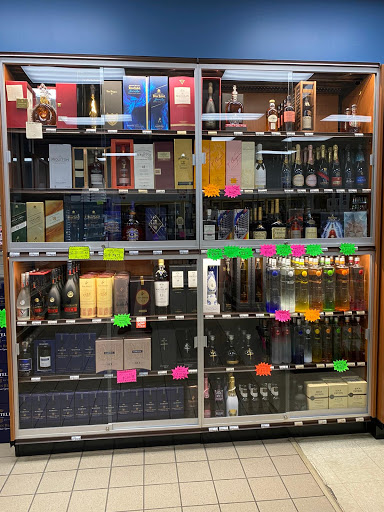 Liquor Store «Morrissey Boulevard Wines & Liquors», reviews and photos, 711 William T Morrissey Blvd, Dorchester, MA 02122, USA