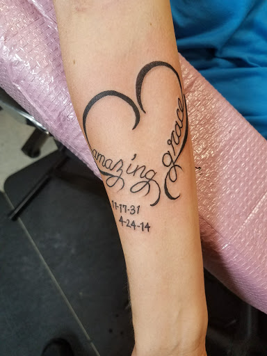 Tattoo Shop «Chicky Tattwo Tattoo Parlor», reviews and photos, 2001 W Main St, Leesburg, FL 34748, USA