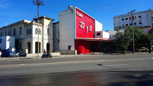 Cines con sofas en Habana