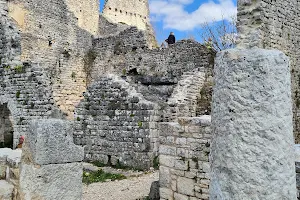 Dvigrad ruins image